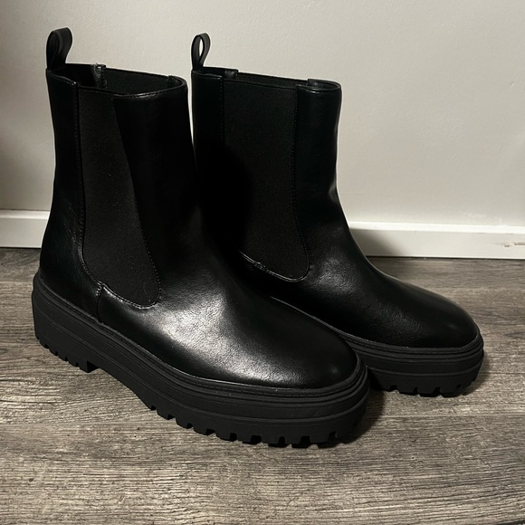 Gently used Lulu’s boots - Picture 3 of 5